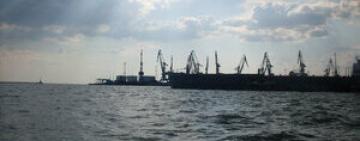 Російські військові обстріляли портову інфраструктуру на Очаківському напрямку. Є загиблі, - ОК 