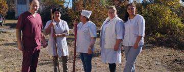 На території Кілійської лікарні оновили зелені насадження