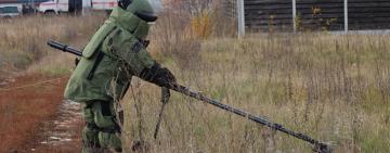 14 тисяч гектарів української землі очищені від російських снарядів та мін поліцейськими вибухотехніками, - Нацполіція