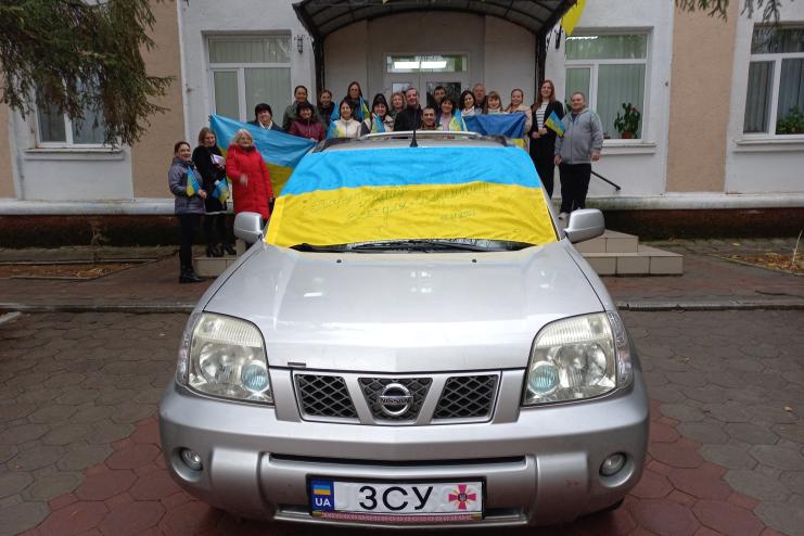 Тарутинська громада передала автівку ЗСУ