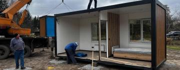 На Рівненщині облаштовують перше модульне містечко для переселенців.