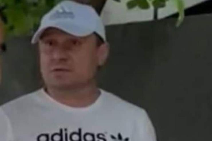 Увага! Поліцейські встановлюють особу та місцезнаходження чоловіка, який побив неповнолітнього перехожого
