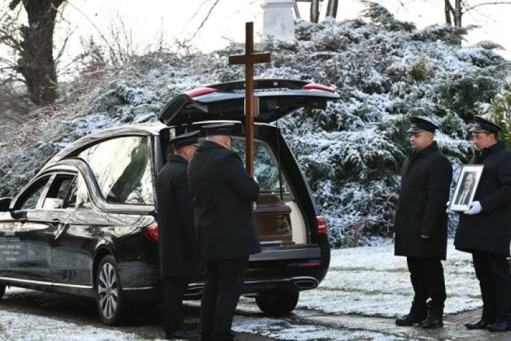 У польському Пшеводові поховали першу жертву падіння ракети