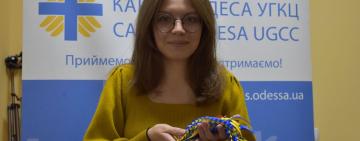 Юна переселенка з Миколаєва передала обереги для ізмаїльських гвардійців
