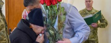 В Ізмаїлі мамі загиблого прикордонника вручили орден «За мужність» ІІІ ступеня