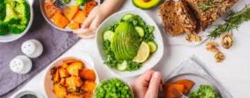 Забудьте про котлети та олів’є: як харчуватися під час блекауту — поради від одеської лікарки та кухаря   