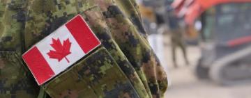 Канада передала українським воїнам 500 тисяч одиниць зимового одягу та 40 бронемашин