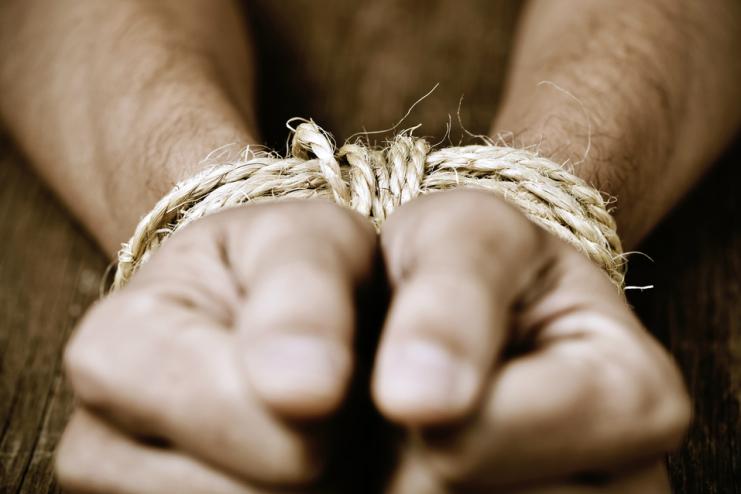 На Одещині судитимуть 35-річного чоловіка за катування односельців