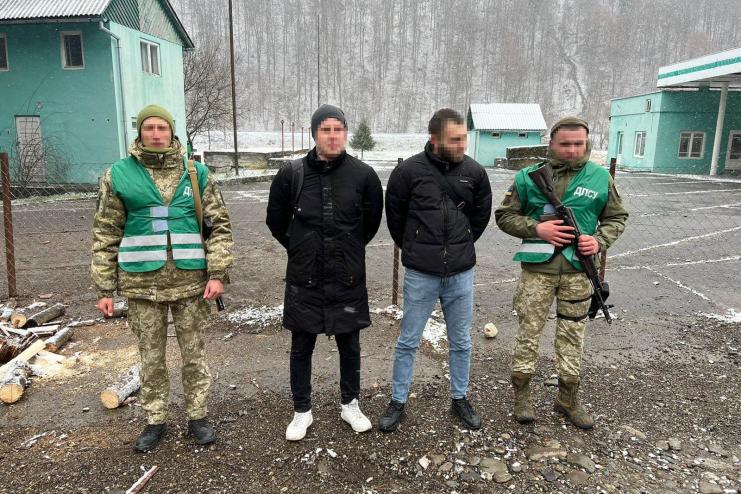 Двоє жителів Одещини хотіли потрапити за кордон через річку, використовуючи дитячі круги для плавання