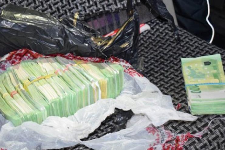 Українець намагався провезти до Польщі у холодильнику 200 тисяч євро