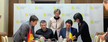 Уряд Німеччини допоможе відбудувати вісім підстанцій на півдні та заході України