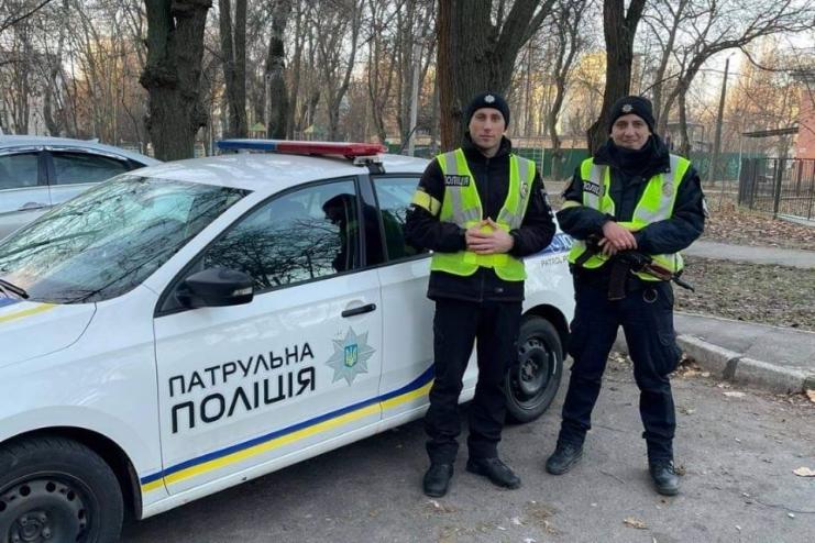 Одеські патрульні допомогли якнайшвидше дістатися до лікарні жінці у якої почались стрімкі пологи