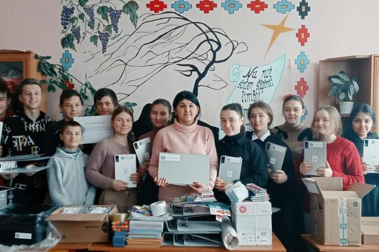Румунія укомплектувала необхідним обладнанням кабінет румунської мови в школі Кілійської громади