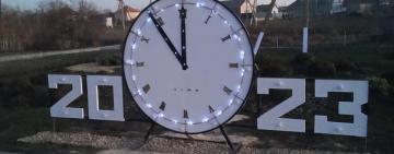 З вірою у рік Перемоги: в селі Кілійської громади знайшли спосіб прикрасили центр до святкових днів