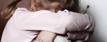 За систематичне розбещення неповнолітньої падчерки засуджено 43-річного жителя Одещини