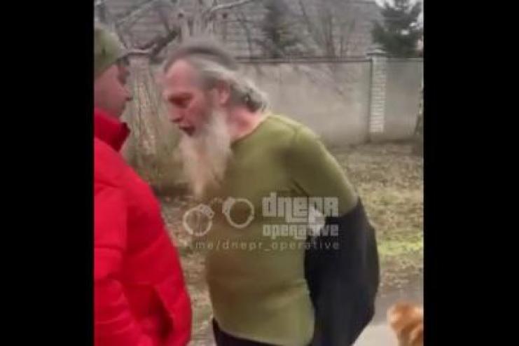 На Дніпропетровщині п’яний священник з кулаками накинувся на перехожих (відео)