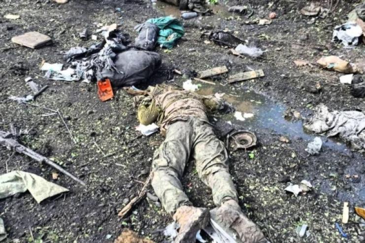 росіяни знімають шеврони зі своїх загиблих, аби їх не могли ідентифікувати і повернути — ЗМІ