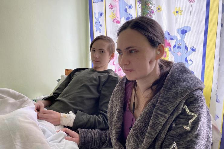 «Нога була вже синя і холодна» – дивовижна історія, як медики врятували ногу хлопчику з Херсону