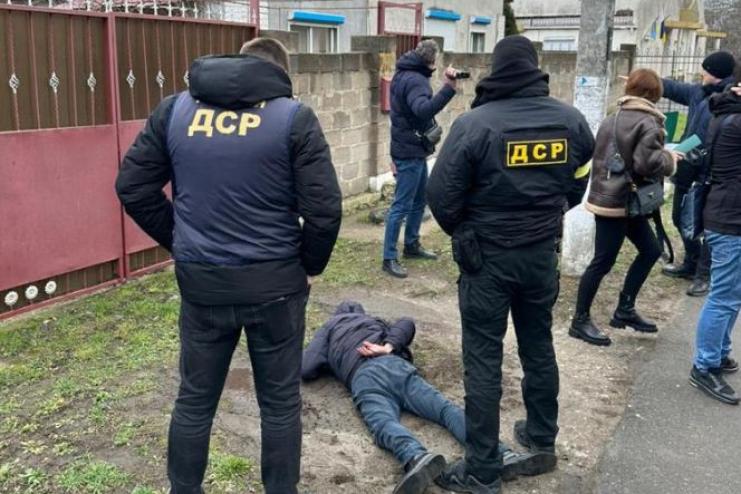 Побори з малого бізнесу: на хабарі погорів службовець селищної адміністрації в Одеській області 
