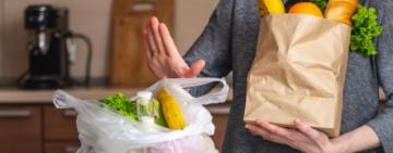 В Україні остаточно заборонили використання пластикових пакетів в супермаркетах та на ринках