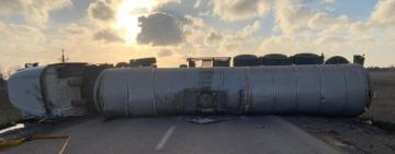  Водій був нетверезий: в поліції розповіли подробиці ДТП з бензовозом, який перекрив рух на трасі Одеса-Рені