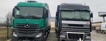 На Одеській митниці виявили російську та білоруську вантажівки з запчастинами до сільськогосподарської техніки