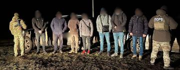 Учасників схеми незаконного переправлення осіб через кордон затримали на Одещині