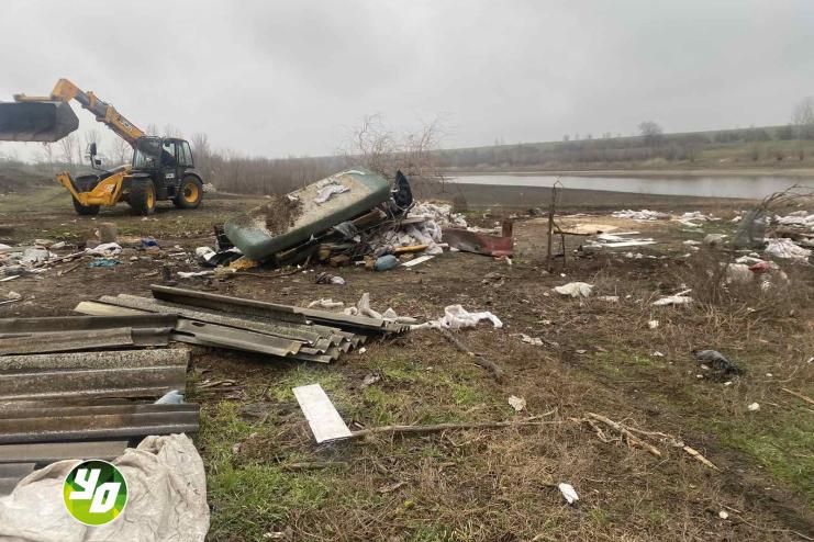 Тонни сміття: водойму в Павлівській ТГ  прибирають після горе-користувача