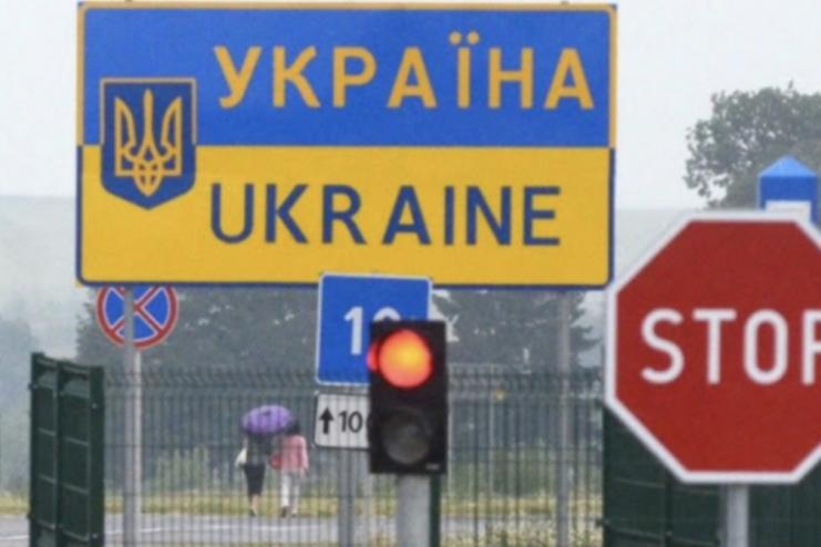 З'явився указ Президента зі списком держслужбовців, яким заборонено виїзд за кордон без службової необхідності