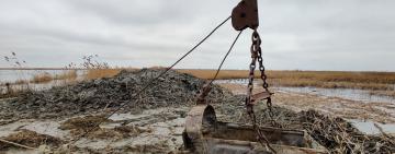 Запобігатиме пожежам: у Вилківській громаді розчищують канал в плавнях