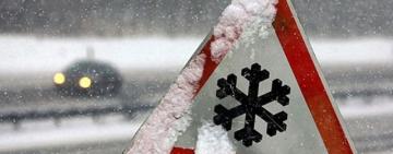 СНІГОВИЙ ПОЛОН: рятувальники Одещини через негоду вивільняли людей, автівки та спецтранспорт