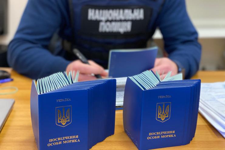 Посадовців Одеського морпорту викрито на схемах оформлення документів моряків