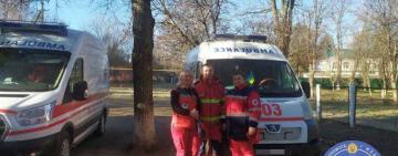 Не зважаючи на відстань та стан доріг: медики Одещини встигли вчасно доїхати до породіллі і прийняти пологи у швидкій