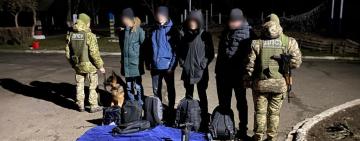 Прикордонники затримали чотирьох відчайдухів, які хотіли переплисти до Румунії на надувному матраці
