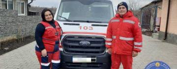 Подвійне обвивання пуповиною: на Одещині медики «швидкої» допомогли жінці народити малюка