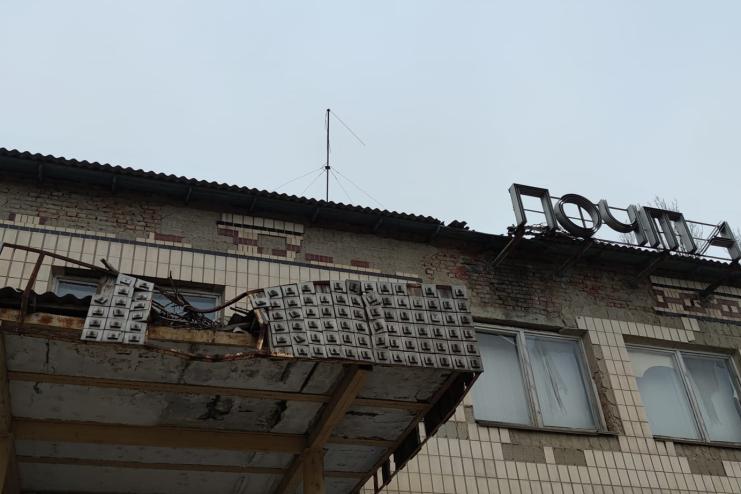 Жахи на вулиці Миру: кілійці просять Укрпошту відремонтувати аварійний фасад будівлі, розташованої в самому центрі міста