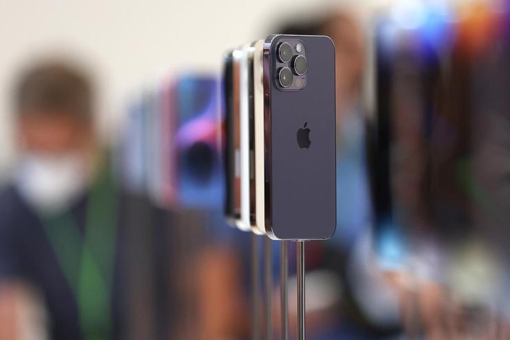 США заборонили продавати до РФ та Білорусі смартфони дорожче $300