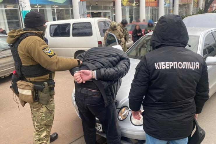 На Одещині судитимуть зловмисника за шахрайство під виглядом постачання автівок військовим