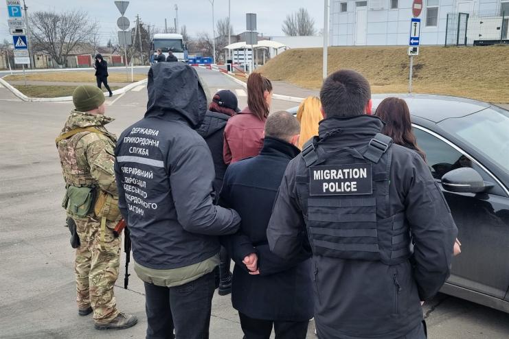 Мешканець Одещини організував секс-бізнес: втягував дівчат у заняття проституцією за кордном 