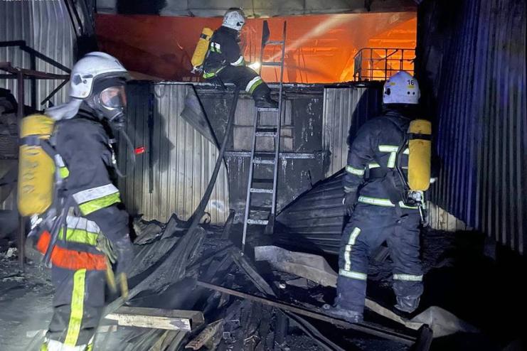 1500 м² пожежі: у Білгород-Дністровському районі горів склад
