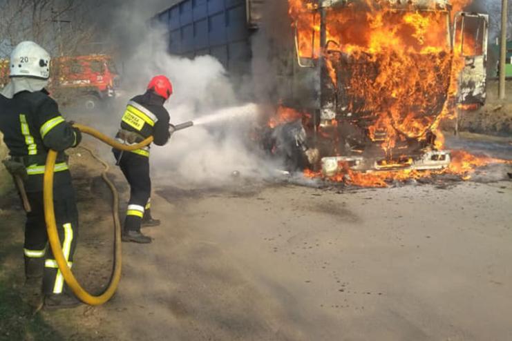 На Одещині горіла вантажівка: кабіна знищена вогнем