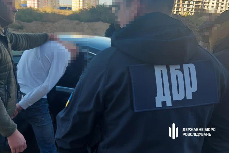 На Одещині два правоохоронця вирішили заробляти на продажу наркотиків, - ДБР