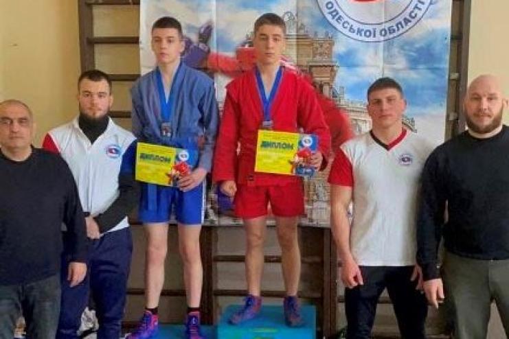 Арциз має своїх чемпіонів! Дебют й одразу перемога: спортсмен з Арцизької ТГ посів перше місце у чемпіонаті області з бойового самбо