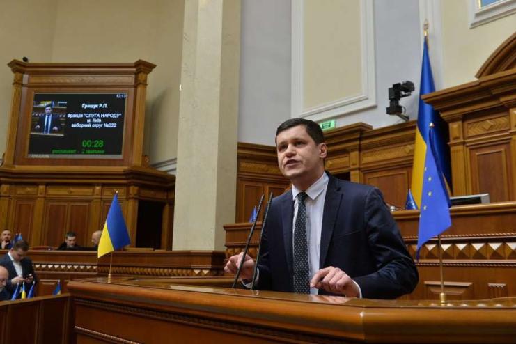 Очікуємо від нового Міністра освіти й науки Оксена Лісового проведення радикальних рішучих змін, — член Комітету з питань освіти Роман Грищук