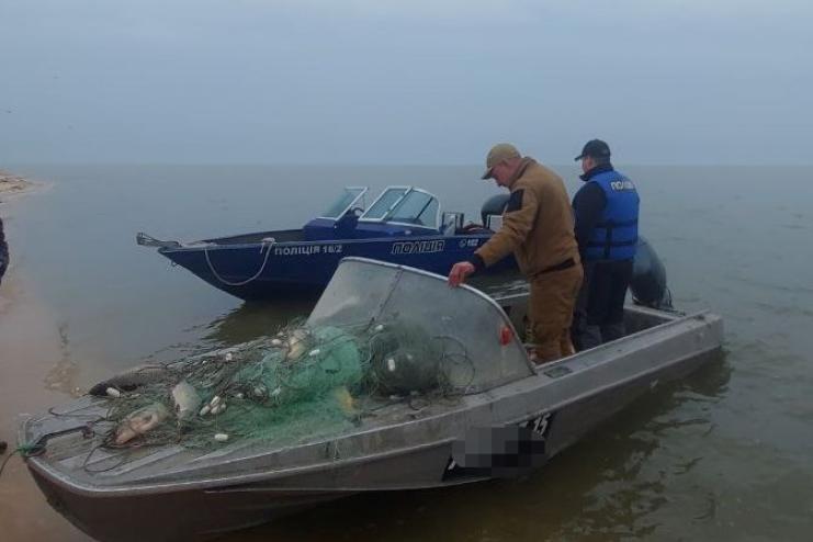 Наловив на 700 тисяч: у водах Дністровського лиману викрили браконьєра