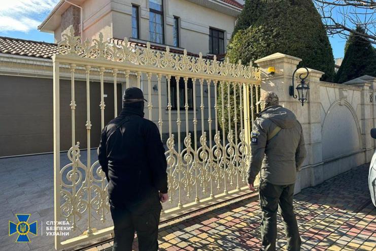 Одеська компанія постачала в рф сировину для виробництва лазерних прицілів – СБУ 