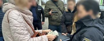 НА ОДЕЩИНІ ВИКРИТО ДВОХ СЛУЖБОВЦІВ ДЕРЖПІДПРИЄМСТВА: хабар у $2700 за можливість ремонту та обслуговування човнів і суден