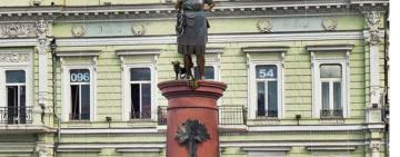 Соня замість Катьки: в Одесі на місці пам’ятника Катерині «встановили» пам’ятник Рибачці Соні