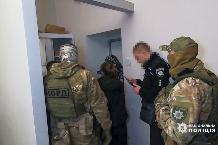 Одеситка втягувала уразливу категорію дівчат у заняття проституцією