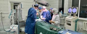 На Одещині гра двох братиків із гвинтівкою закінчилась кулею у серці 7-річного: на щастя, дитину врятували лікарі